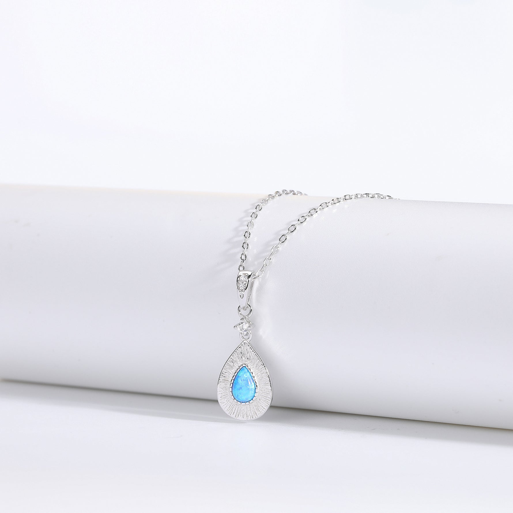 S925 Sterling Silver Teardrop-Shaped Opal Necklace with Zircon