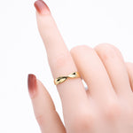 Möbius strip S925 sterling silver ring, fashionable and unique minimalist twisted pattern ring