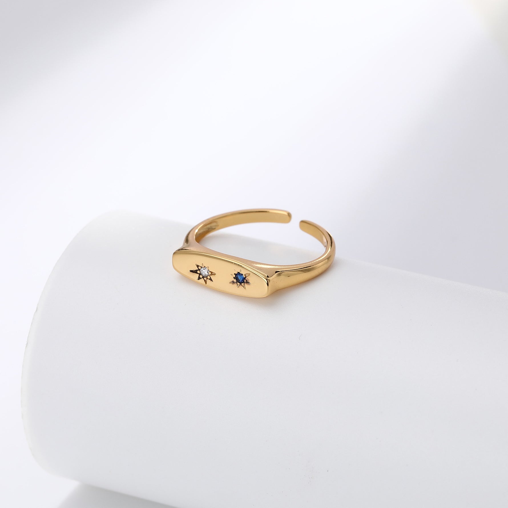 Popular S925 sterling silver rings in Europe and America, featuring niche designs