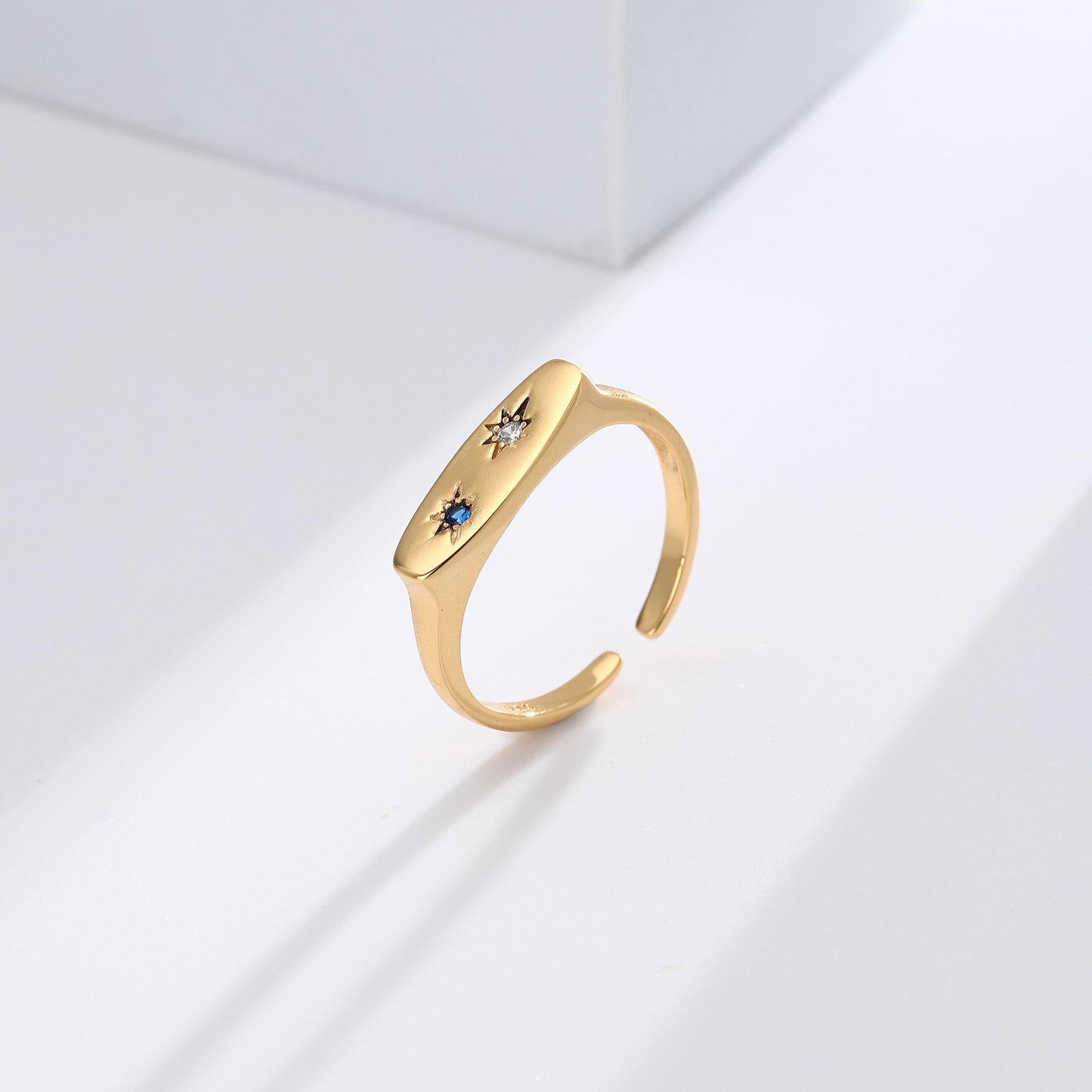 Popular S925 sterling silver rings in Europe and America, featuring niche designs