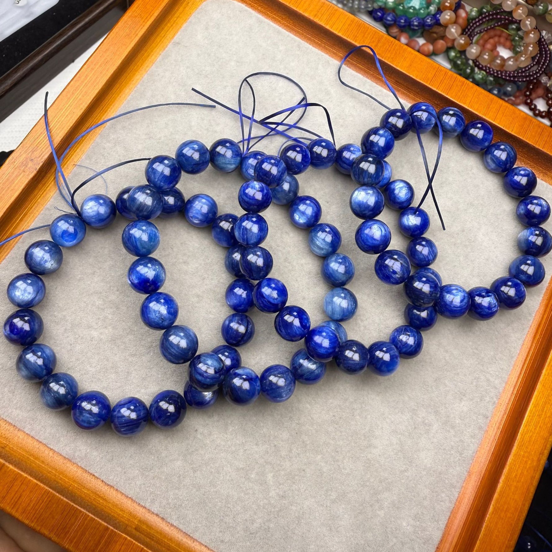 Natural Blue Kyanite Single-Strand Bracelet with Strong Cat's-Eye Effect
