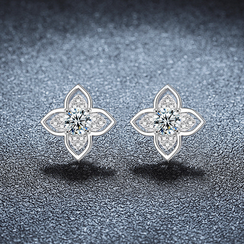 S925 Sterling Silver Simple Four-Leaf Clover Earrings with Moissanite