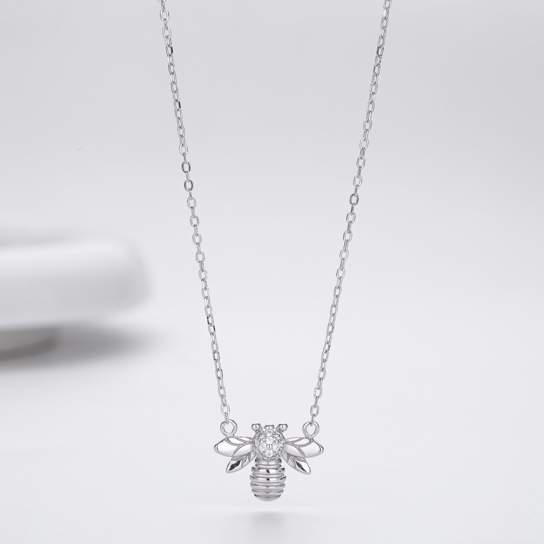 S925 pure silver fashionable zirconia bee-shaped necklace