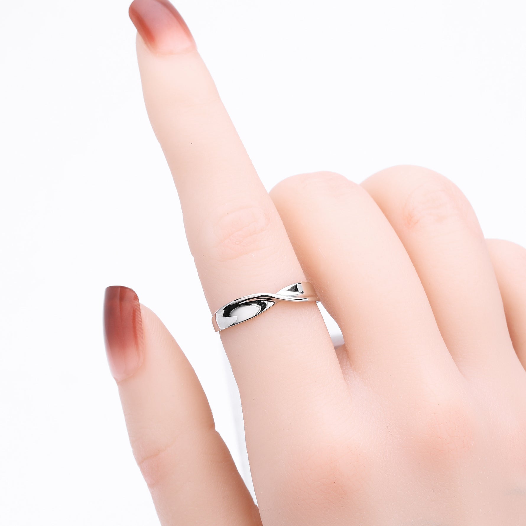 Möbius strip S925 sterling silver ring, fashionable and unique minimalist twisted pattern ring