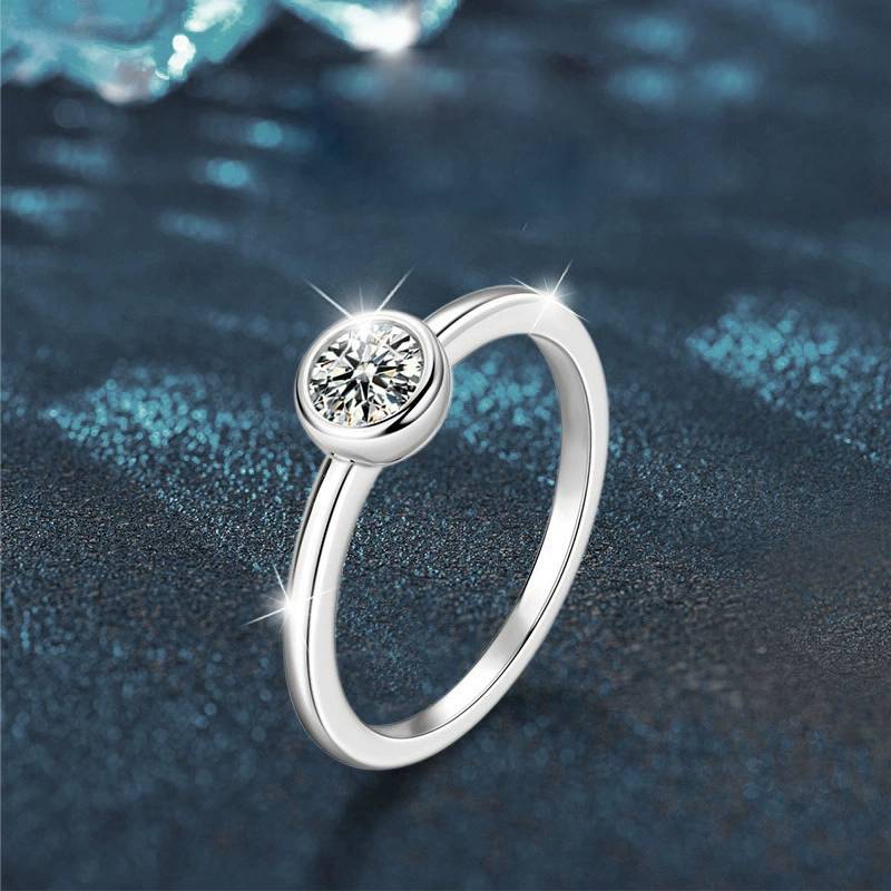 925 Sterling Silver Moissanite Round Simple Style Ring