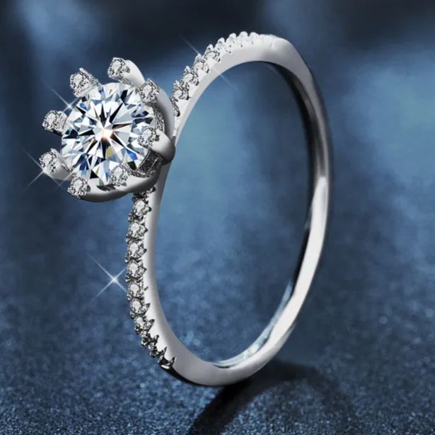 S925 Sterling Silver Eight-Claw Moissanite Ring