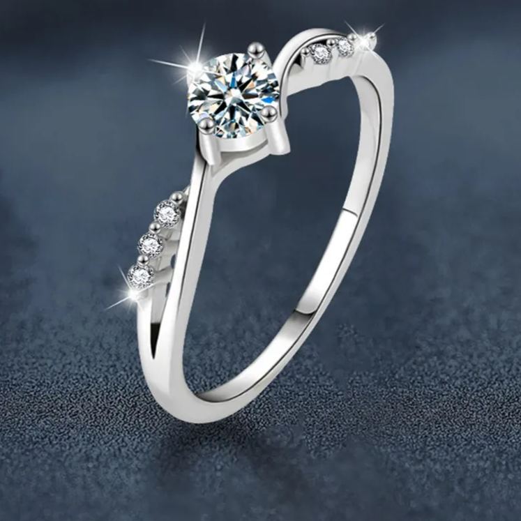 S925 Sterling Silver Classic Interwoven Four-Claw Moissanite Ring
