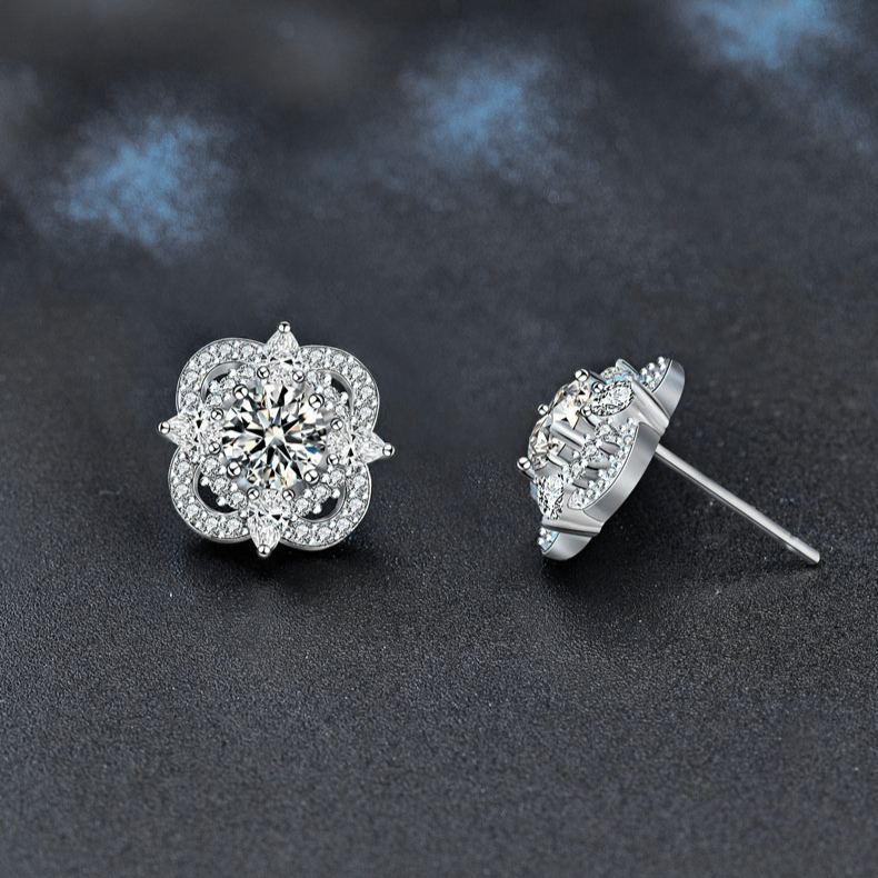 925 Sterling Silver Four-Leaf Clover Stud Earrings — Stylish & Sophisticated Moissanite