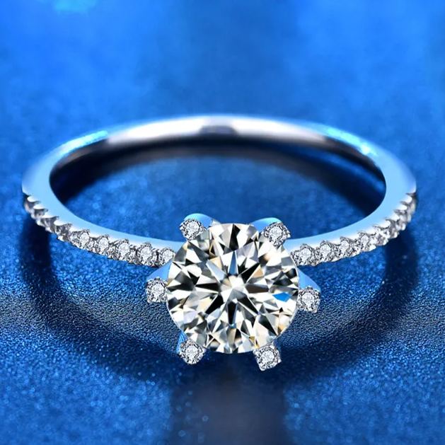 S925 Sterling Silver Classic Six-Claw Moissanite Ring