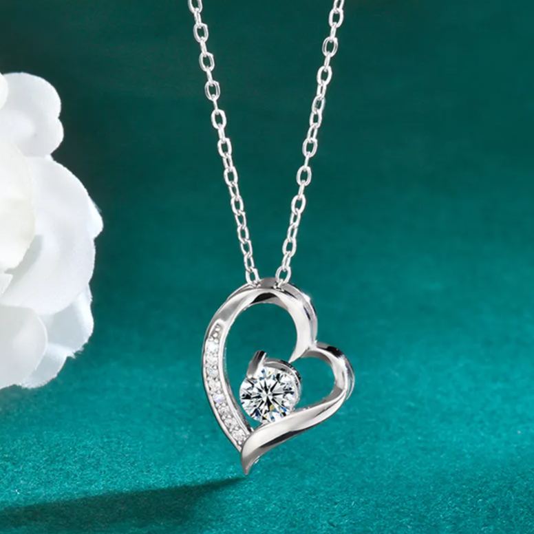 S925 Sterling Silver Moissanite Heart-Shaped Necklace